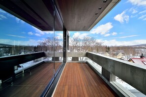 Ori (12 Beds + 3 Japanese Futons) | Balcony