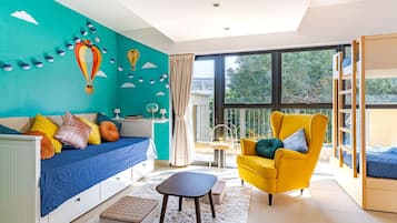Family Studio | Desk, free WiFi, bed sheets