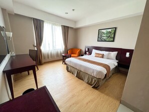 Minibar, Zimmersafe, Schreibtisch, laptopgeeigneter Arbeitsplatz