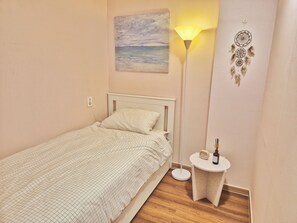 Single room - 1 person | 笔记本电脑工作区、遮光窗帘、免费 WiFi、床单