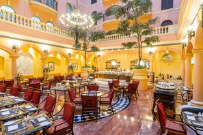 Breakfast, lunch, dinner served; international cuisine - Grand Excelsior Hotel Deira (Dubai)