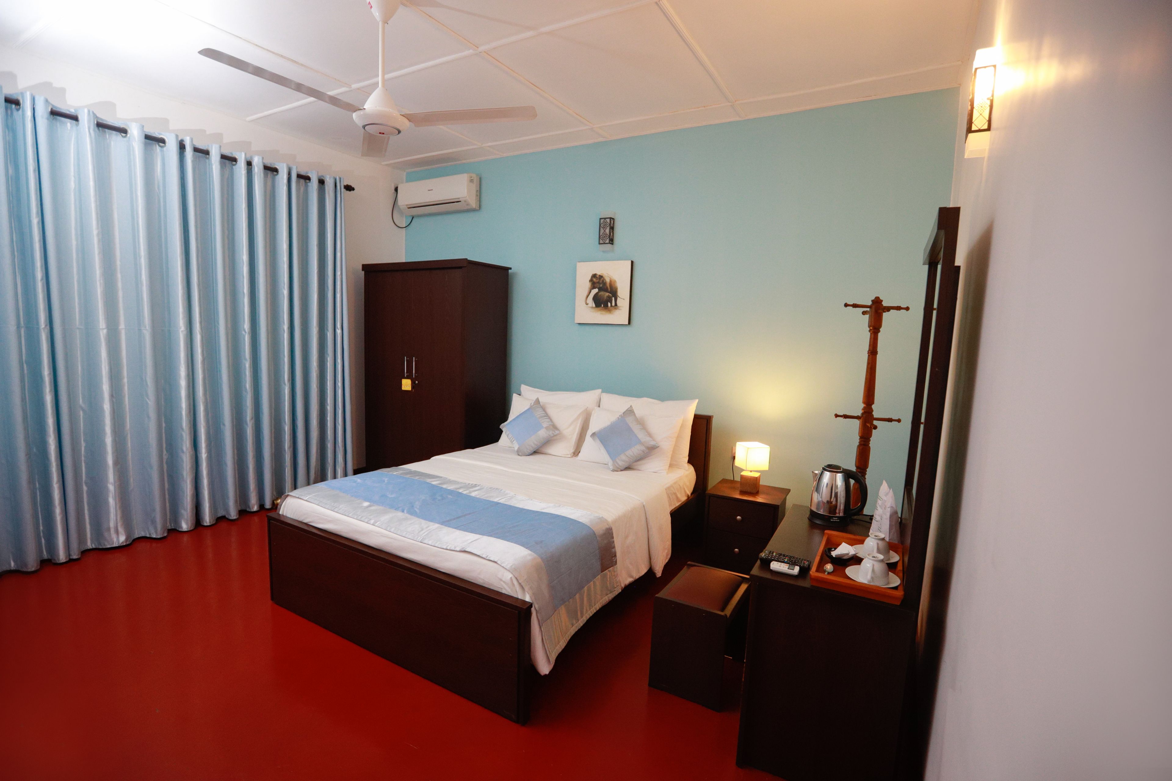 deluxe room | premium bedding, desk, iron/ironing board, free wifi