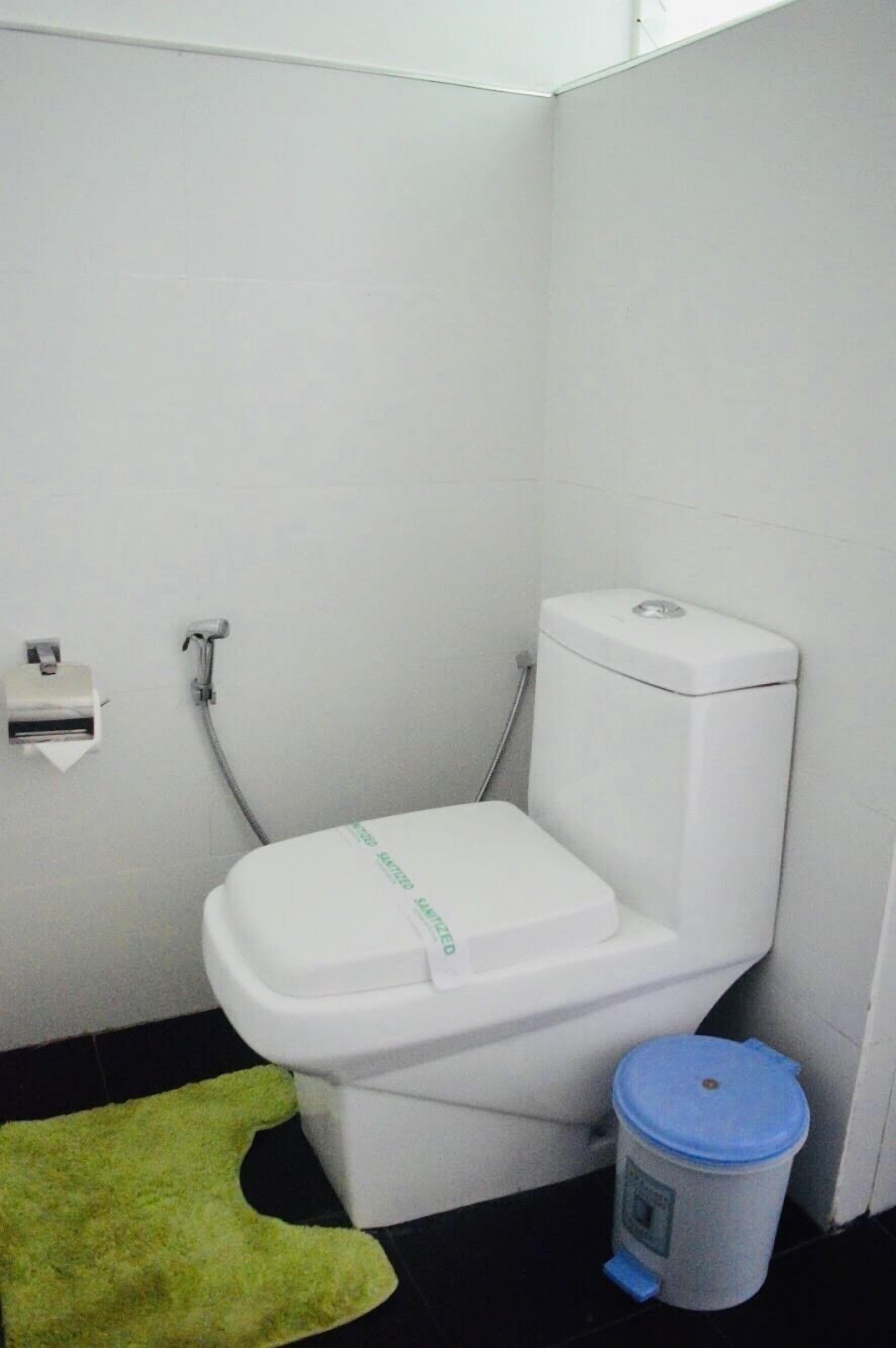 free toiletries, towels