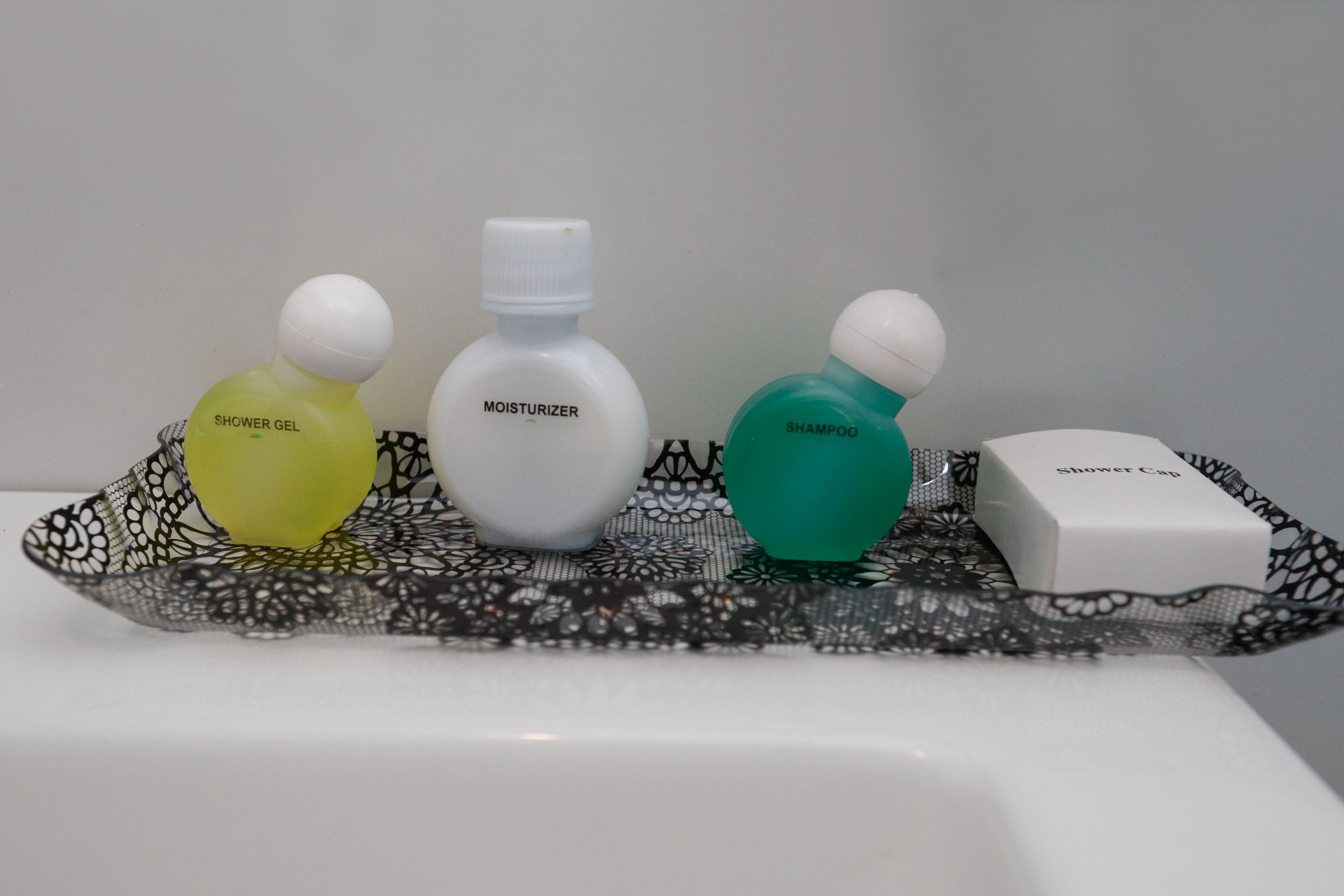 free toiletries, towels