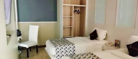 Habitación superior con 2 camas individuales | Escritorio y wifi gratis