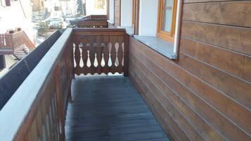 Studio, 1 Queen Bed with Sofa bed | Balcony