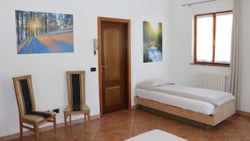 Apartemen, 1 kamar tidur | 1 kamar tidur, selimut bulu angsa, dan brankas