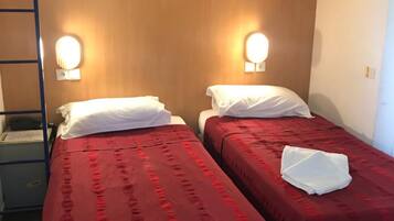 Bureau, chambres insonorisées, fer et planche à repasser