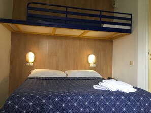 Desk, soundproofing, iron/ironing board, free cribs/infant beds - Hotel Noctuel - Blois (Saint-Gervais-la-Foret)