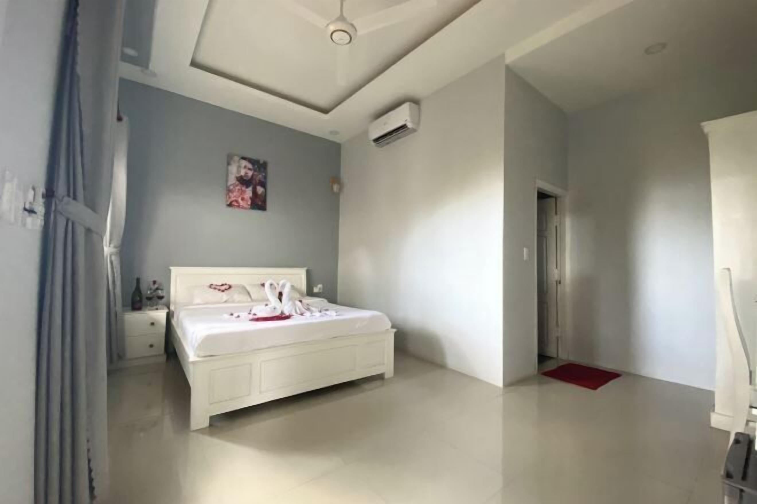 Minibar, in-room safe, individually furnished, desk