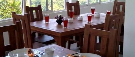 Free daily continental breakfast