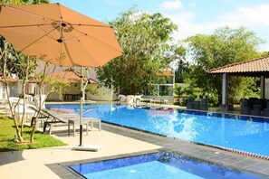 Outdoor pool - The Covanro (Veyangoda)
