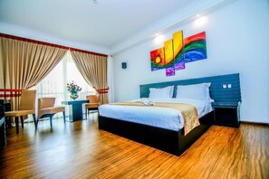 Ropa de cama de alta calidad y minibar 