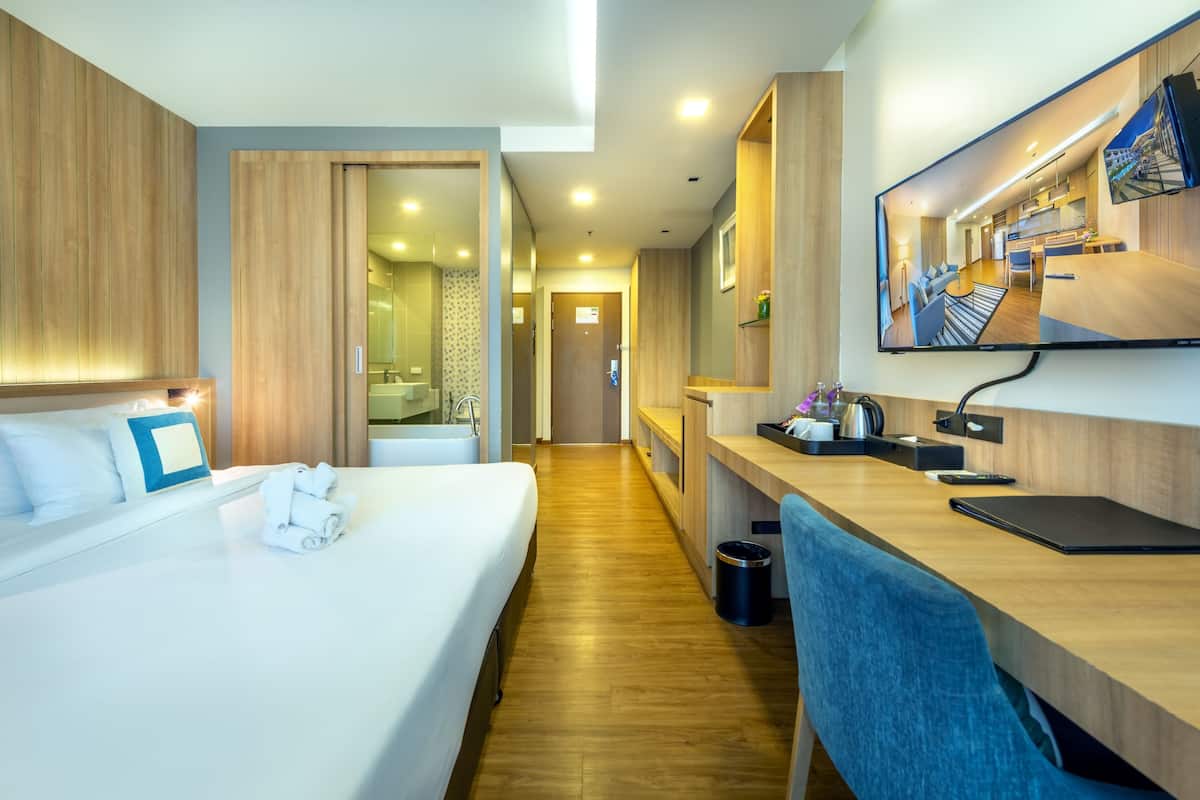 In-room safe, iron/ironing board, free WiFi, bed sheets