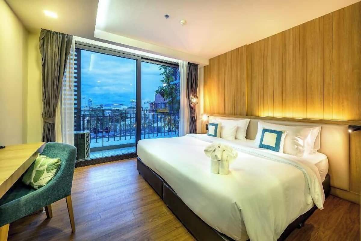 In-room safe, iron/ironing board, free WiFi, bed sheets