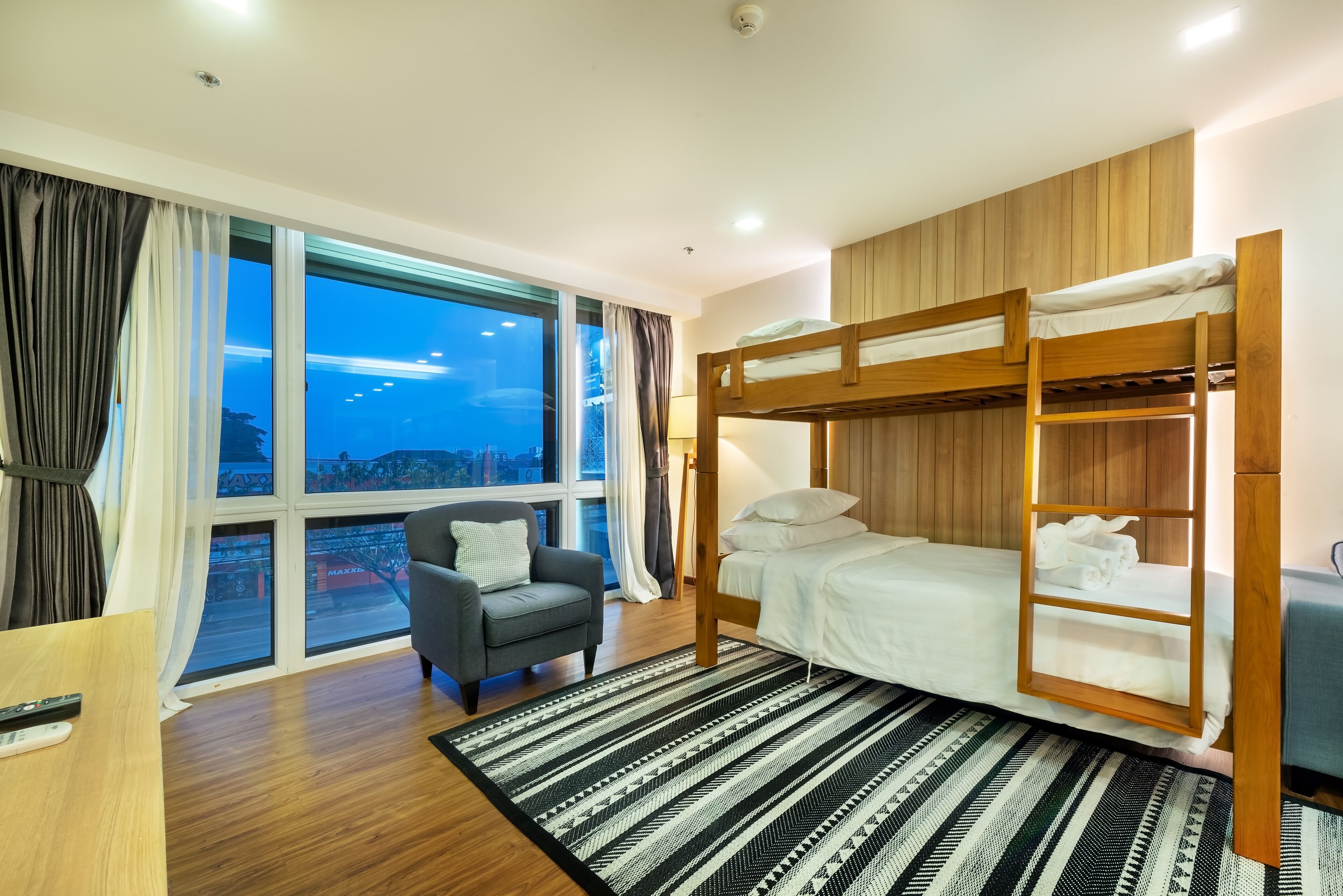 family room | 1 bedroom, in-room safe, iron/ironing board, free wifi