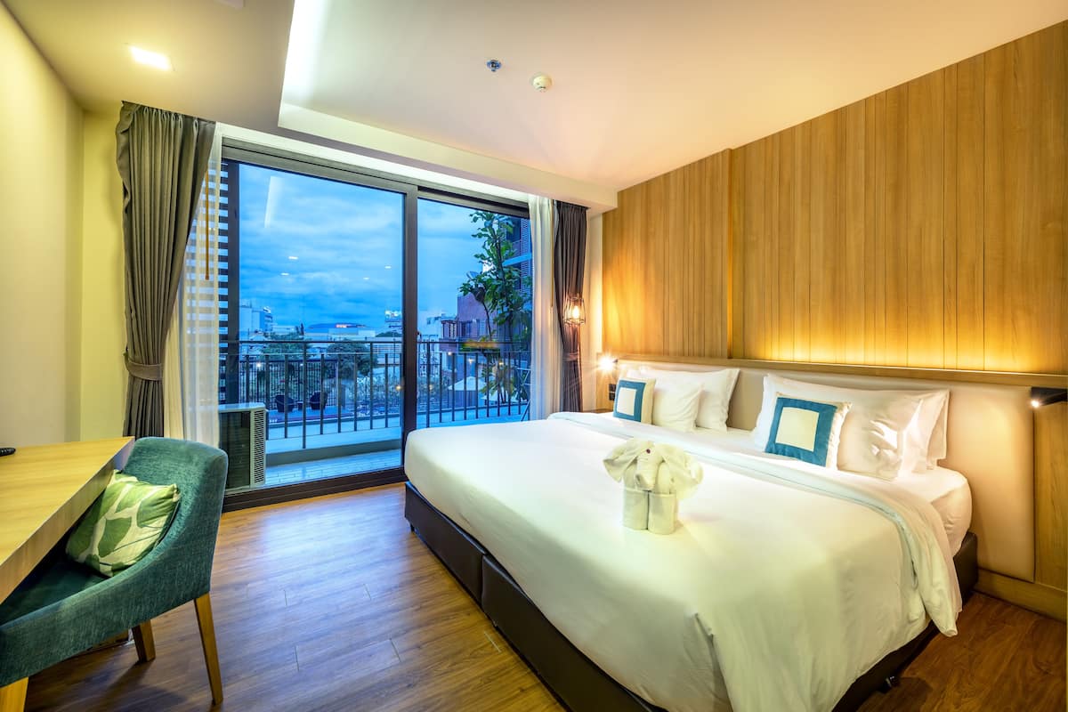 Deluxe Pool View | 房內夾萬、熨斗/熨衫板、免費 Wi-Fi、床單