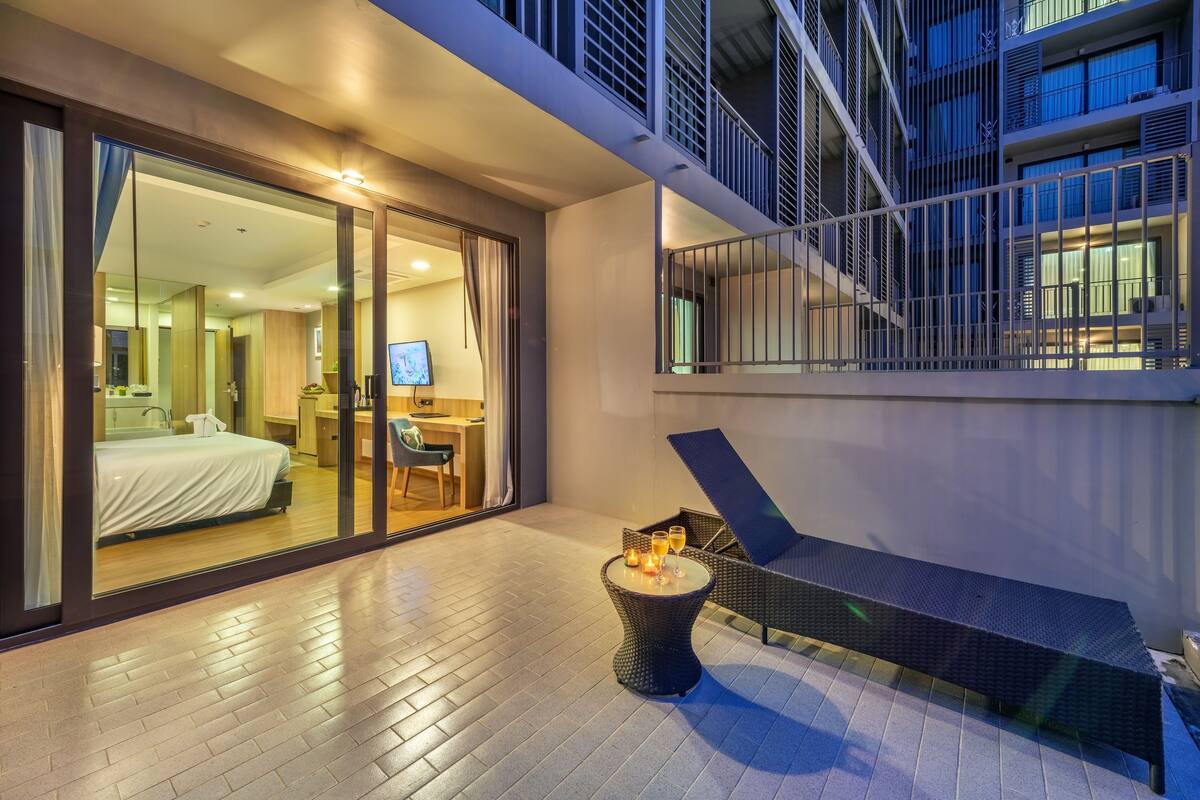 studio suite pool view | balcony view