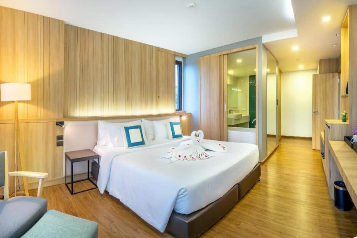 In-room safe, iron/ironing board, free WiFi, bed sheets