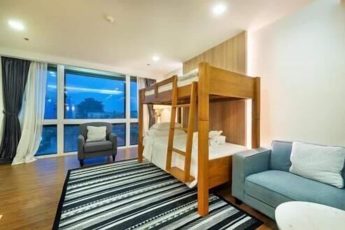 In-room safe, iron/ironing board, free WiFi, bed sheets