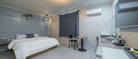 Standard Double Room | Free WiFi, bed sheets