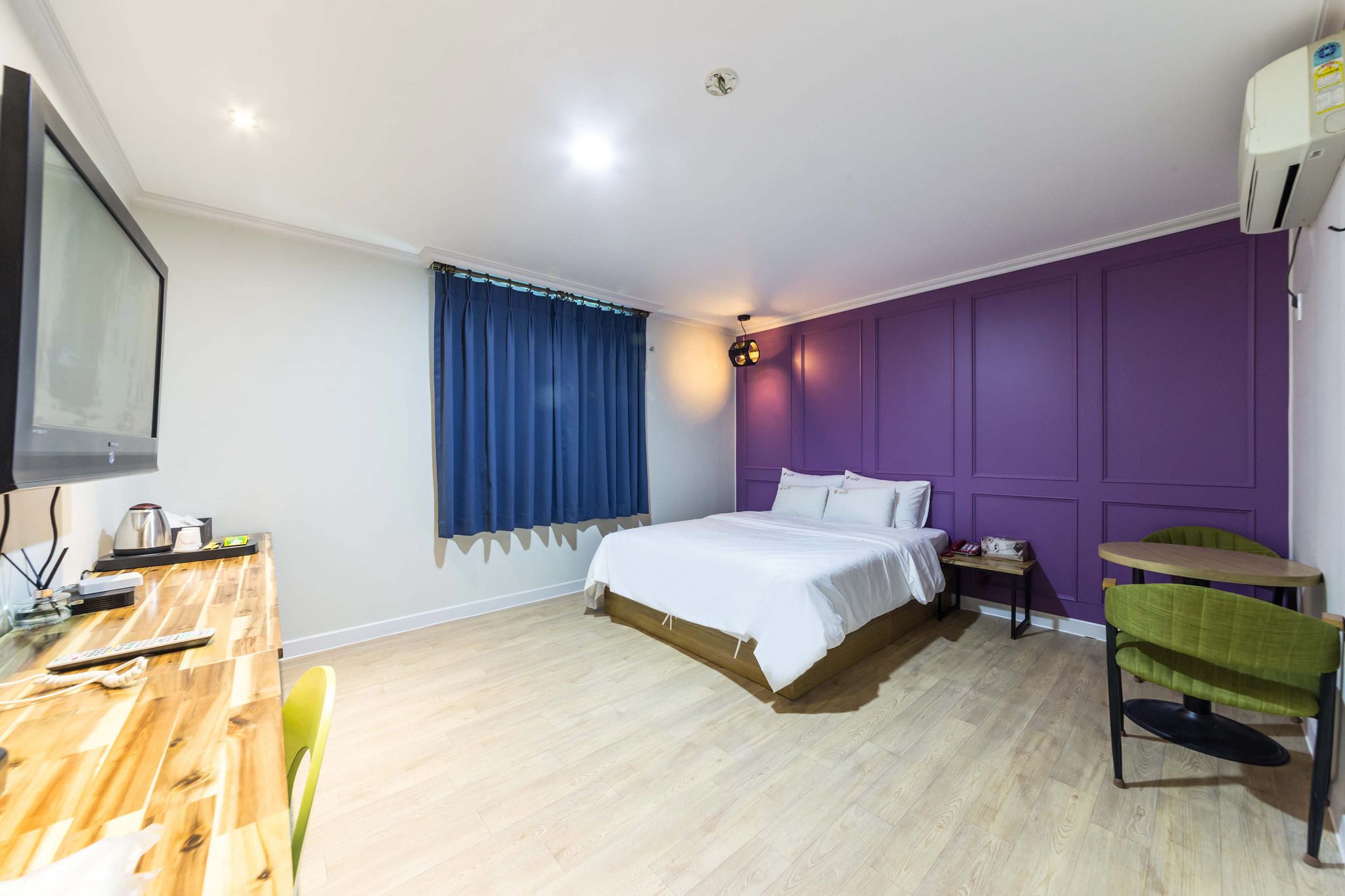 Free WiFi, bed sheets