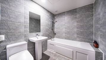 Deluxe Double Room | Bathroom | Shower, free toiletries, hair dryer, bathrobes