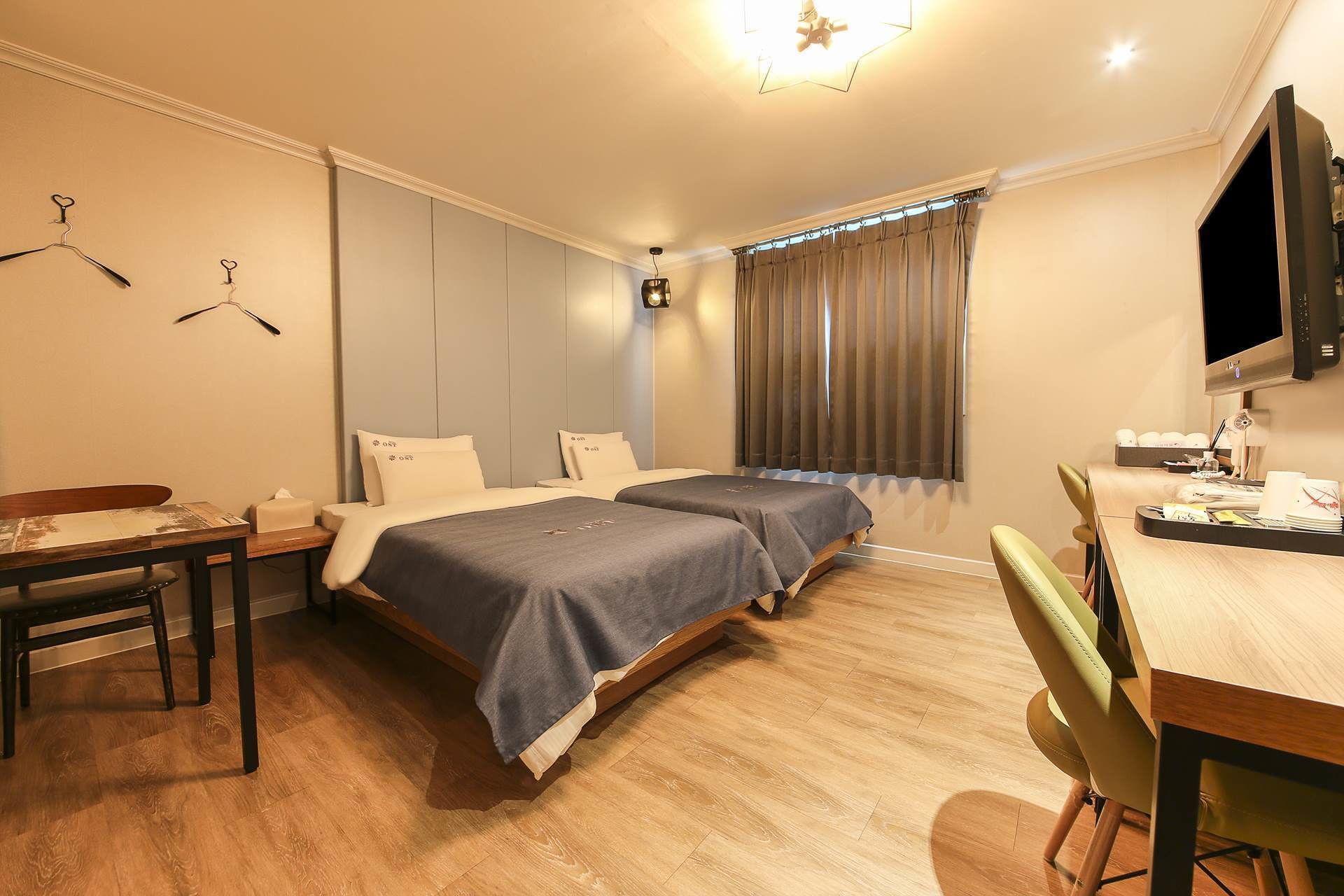 标准双床房 | 免费 WiFi、床单