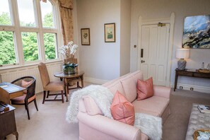 Estudio | Zona de estar | Una televisión