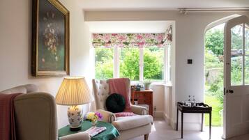 1 bedroom, desk, free WiFi, bed sheets