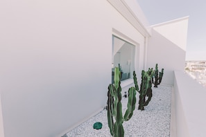 Luxury Suite, Multiple Beds, Sea View | Balcony