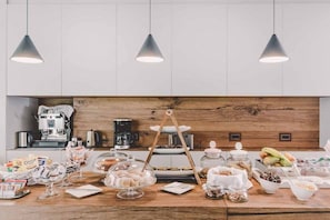Free daily buffet breakfast