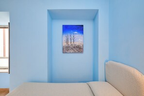 Surmatelas, bureau, rideaux occultants