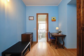 Family Quadruple Room | Pillowtop beds, desk, blackout drapes - Albergo della Posta (Bracciano)