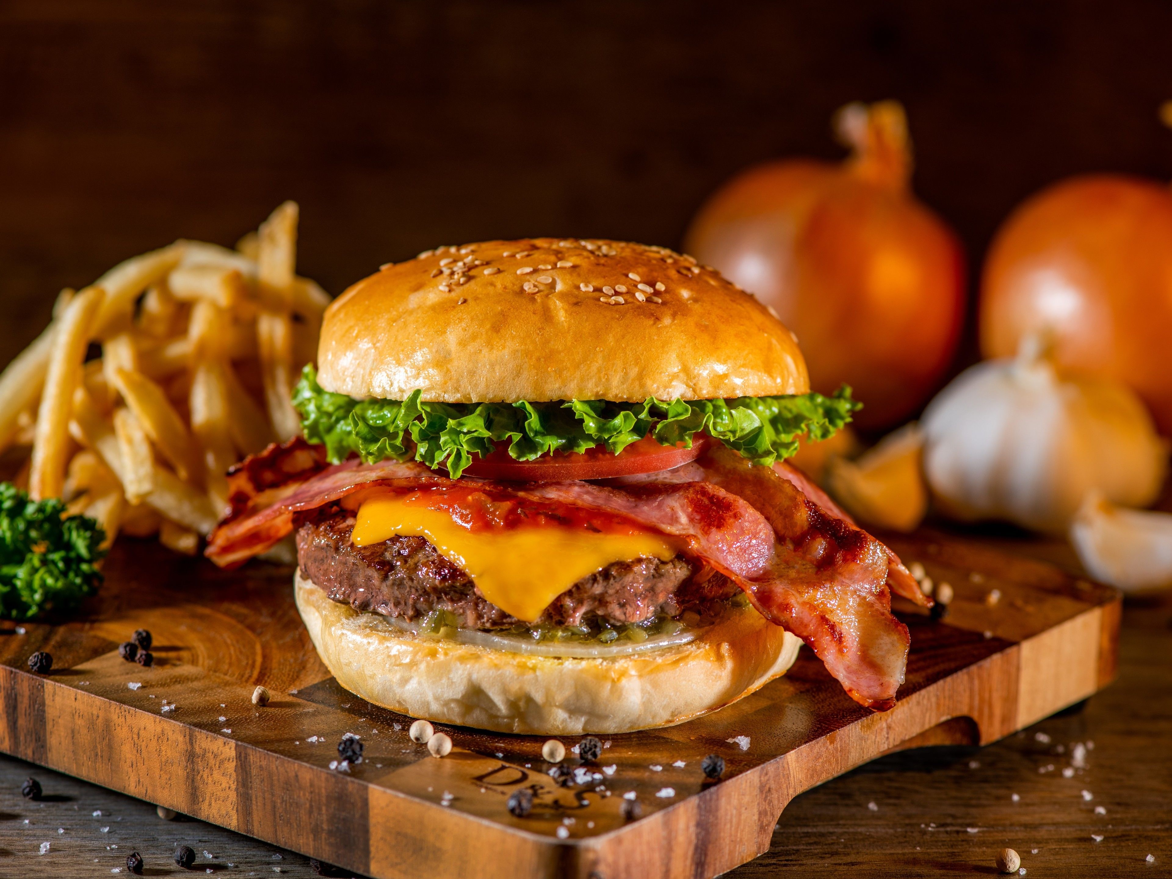 breakfast, lunch and dinner served