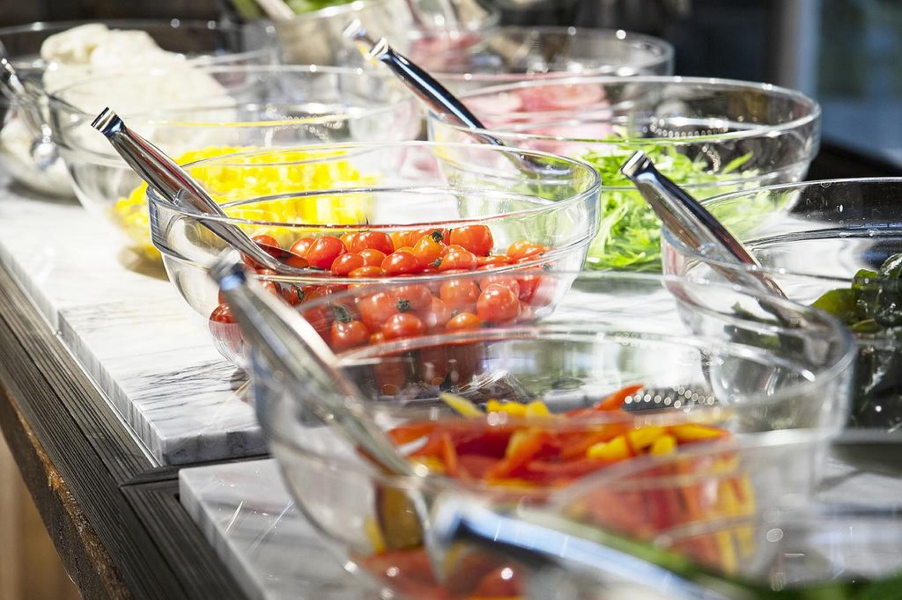 Daily buffet breakfast (JPY 1700 per person)