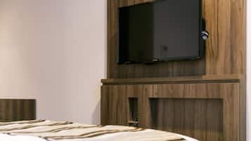Down comforters, in-room safe, desk, blackout drapes