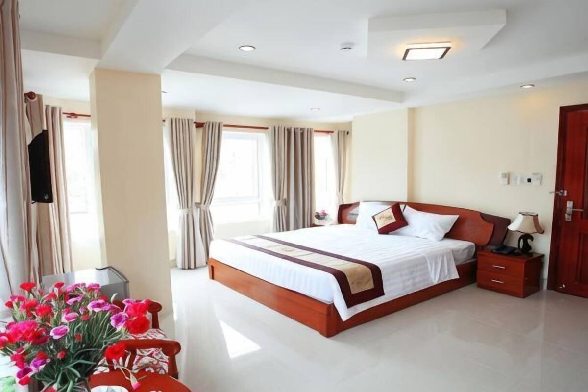Minibar, bàn, màn/rèm cản sáng, truy cập Internet không dây miễn phí 