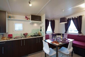 Comfort Mobile Home | In-room dining - Badiaccia Camping Village (Castiglione del Lago)