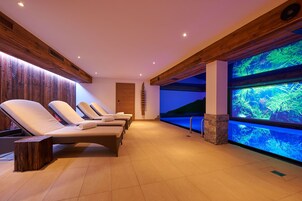 Indoor pool, pool loungers