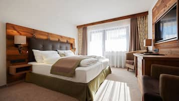 Hochwertige Bettwaren, Minibar, Zimmersafe, Schreibtisch