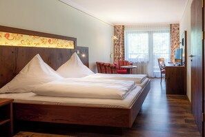 Quarto casal luxo | Cortinas blackout, Wi-Fi de cortesia, roupa de cama