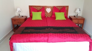 Premium bedding, pillow-top beds, minibar, in-room safe - Spayhiti (Sihanoukville)