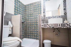 Doppia Basic | Bagno | Doccia, asciugacapelli, asciugamani, sapone