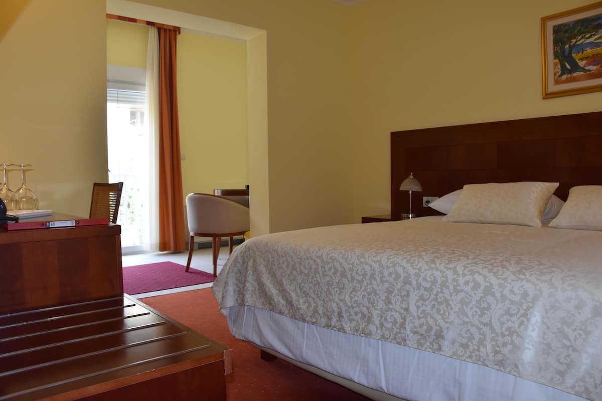 1 chambre, coffres-forts dans les chambres, bureau, rideaux occultants