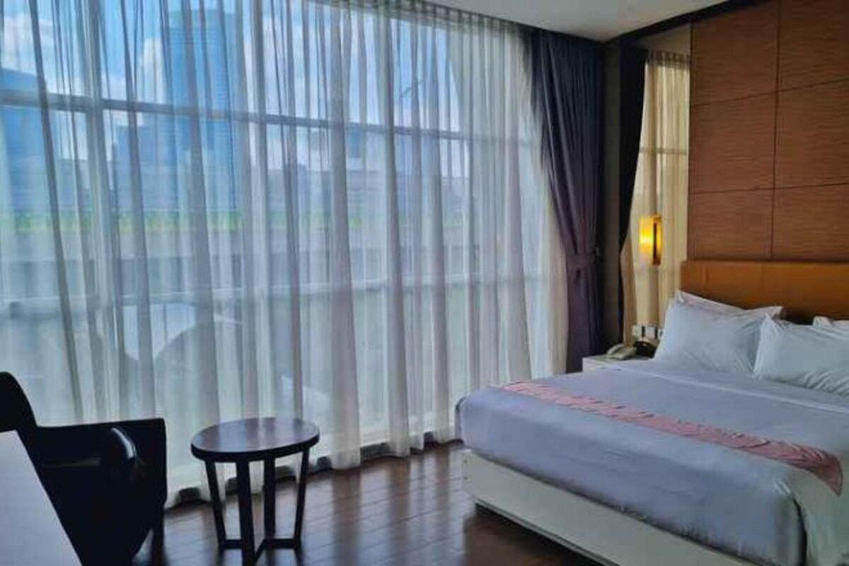 In-room safe, desk, free WiFi, bed sheets