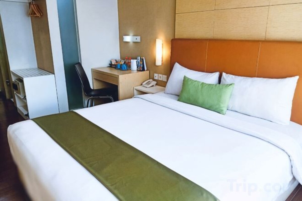 In-room safe, desk, free WiFi, bed sheets