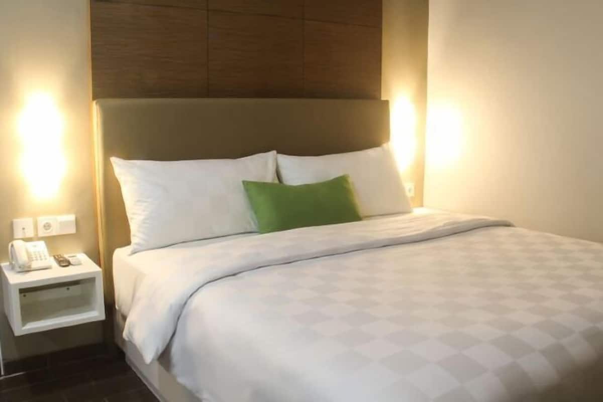 In-room safe, desk, free WiFi, bed sheets