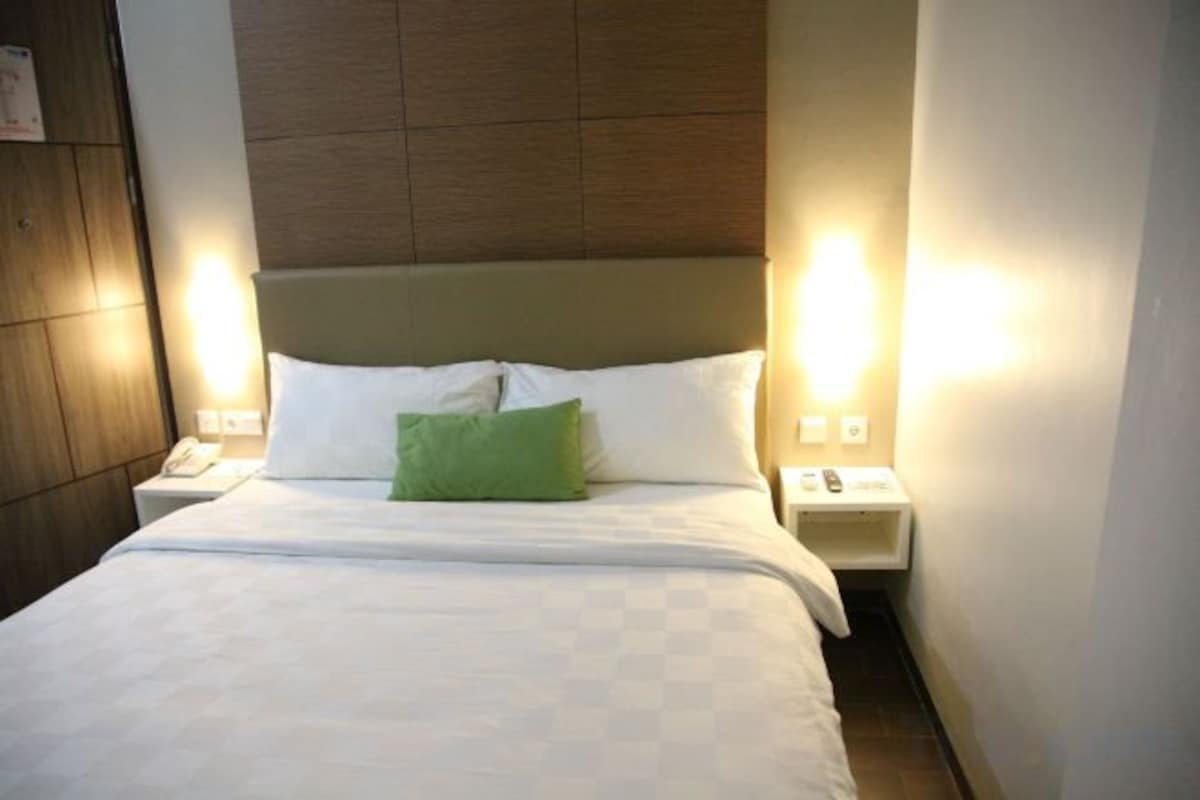 In-room safe, desk, free WiFi, bed sheets
