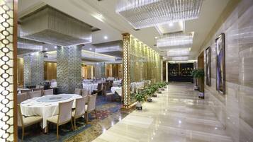 2 restaurants, breakfast, lunch, dinner served; Chinese cuisine